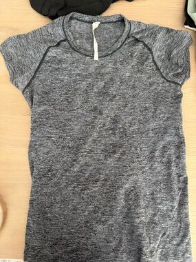 2 LuluLemon athletica Short Sleeve Tee in Heather Charcoal Gray